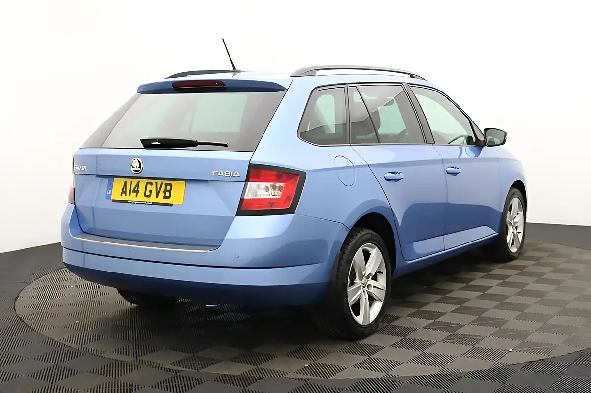 Used 2015 Skoda Fabia Se L Blue - Interior and Exterior details 4