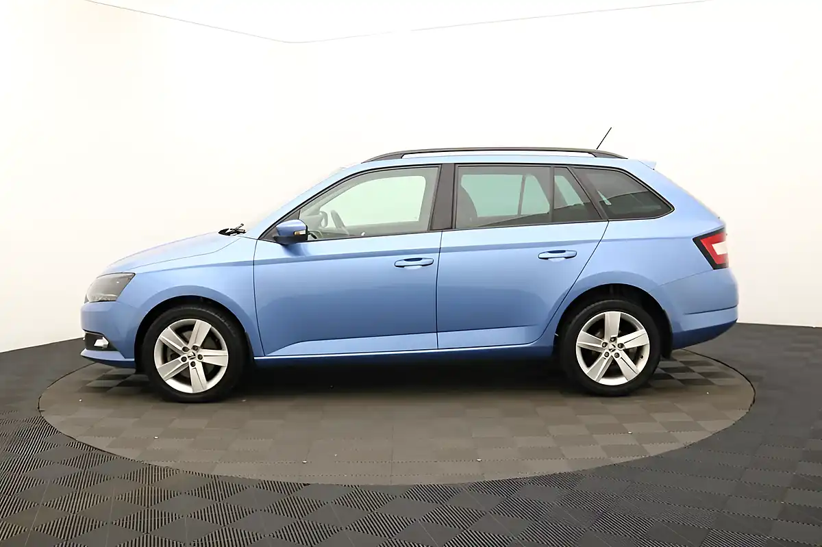 Used 2015 Skoda Fabia Se L Blue - Interior and Exterior details 7