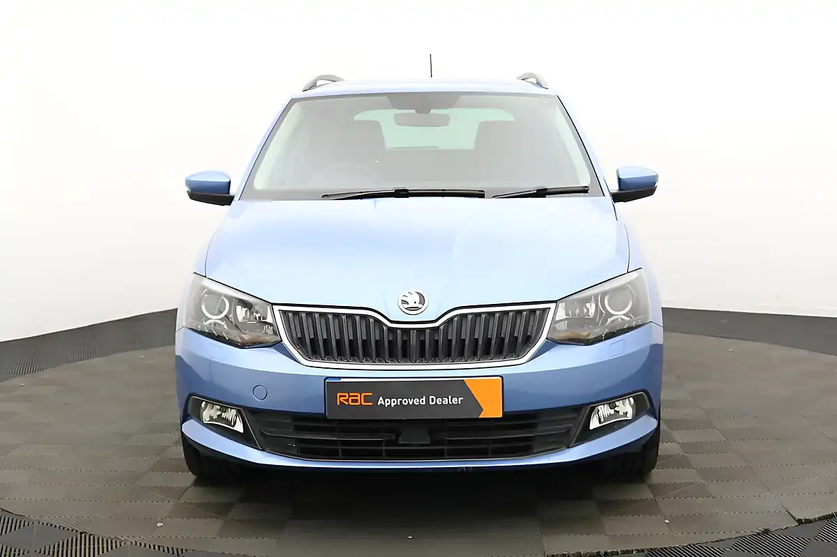 Used 2015 Skoda Fabia Se L Blue - Interior and Exterior details 9