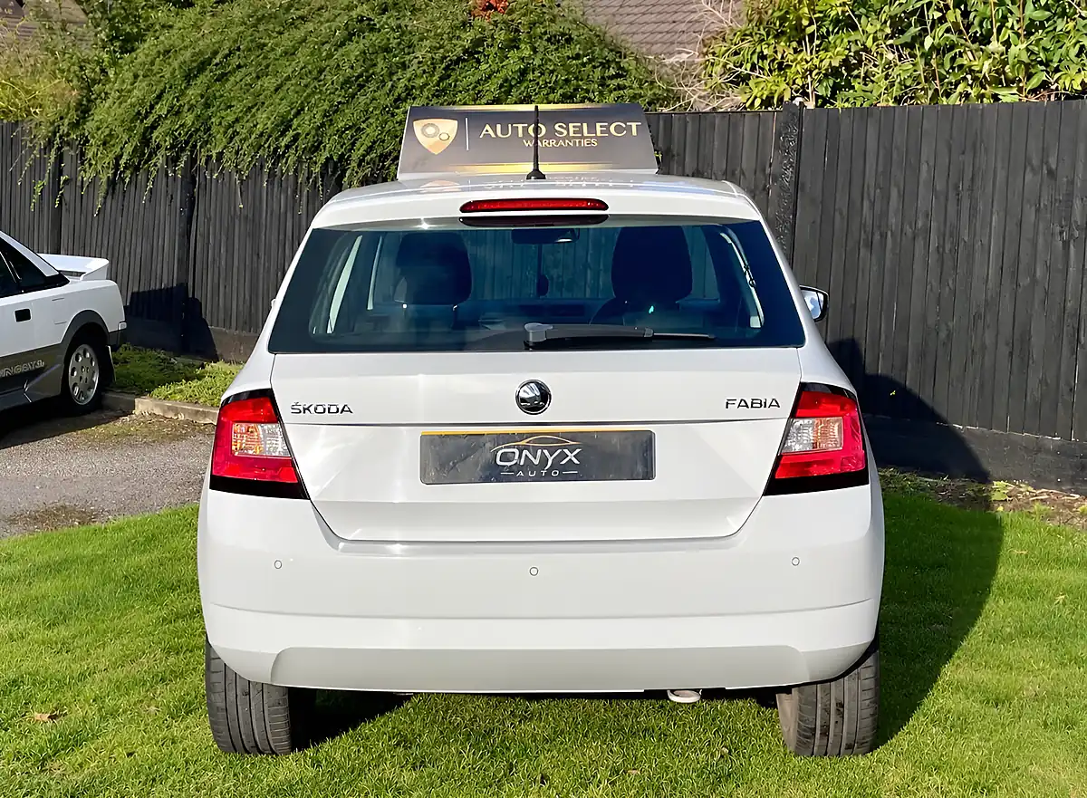 Used 2015 Skoda Fabia Se L Moon White - Interior and Exterior details 7
