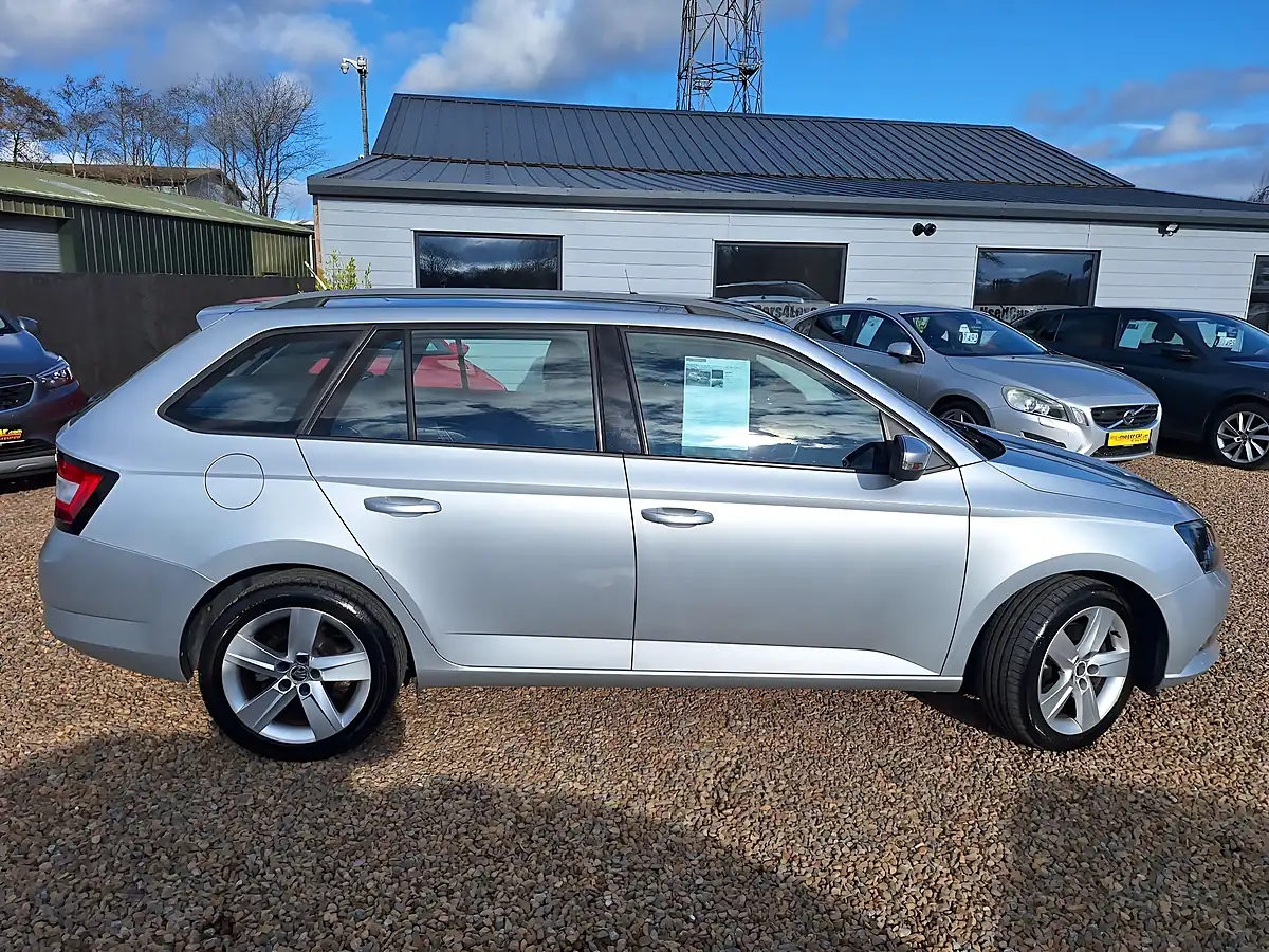 Used 2015 Skoda Fabia Se L Silver - Interior and Exterior details 12