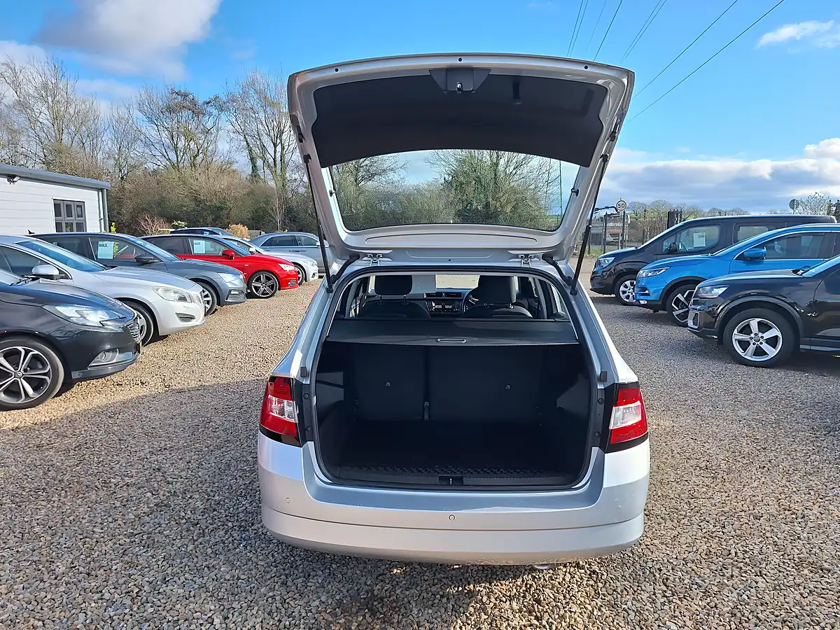 Used 2015 Skoda Fabia Se L Silver - Interior and Exterior details 6