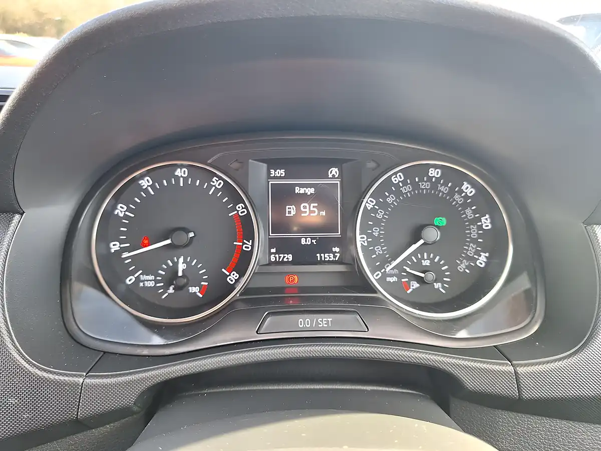 Used 2015 Skoda Fabia Se L Silver - Interior and Exterior details 7