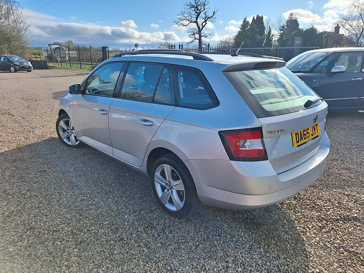 Used 2015 Skoda Fabia Se L Silver - Interior and Exterior details 8