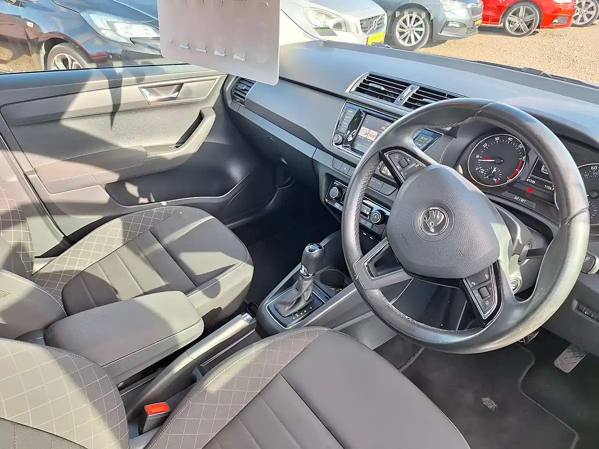 Used 2015 Skoda Fabia Se L Silver - Interior and Exterior details 9