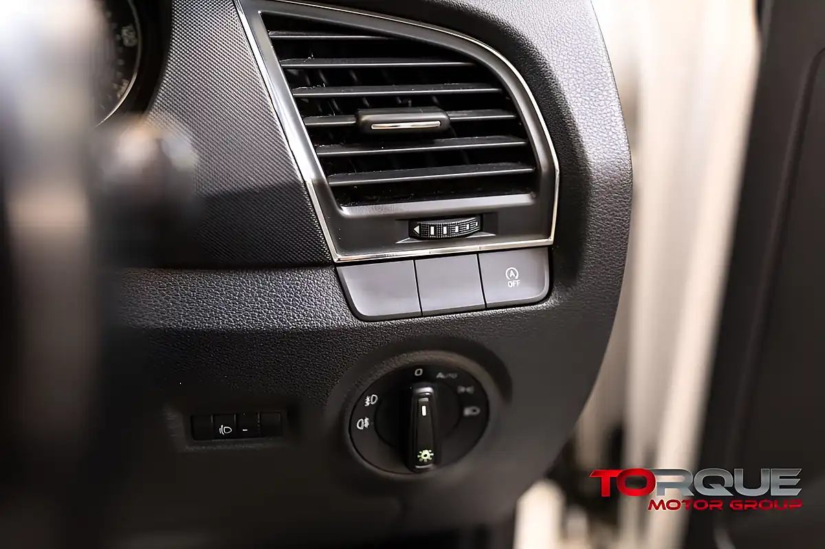 Used 2015 Skoda Fabia Se L White - Interior and Exterior details 17