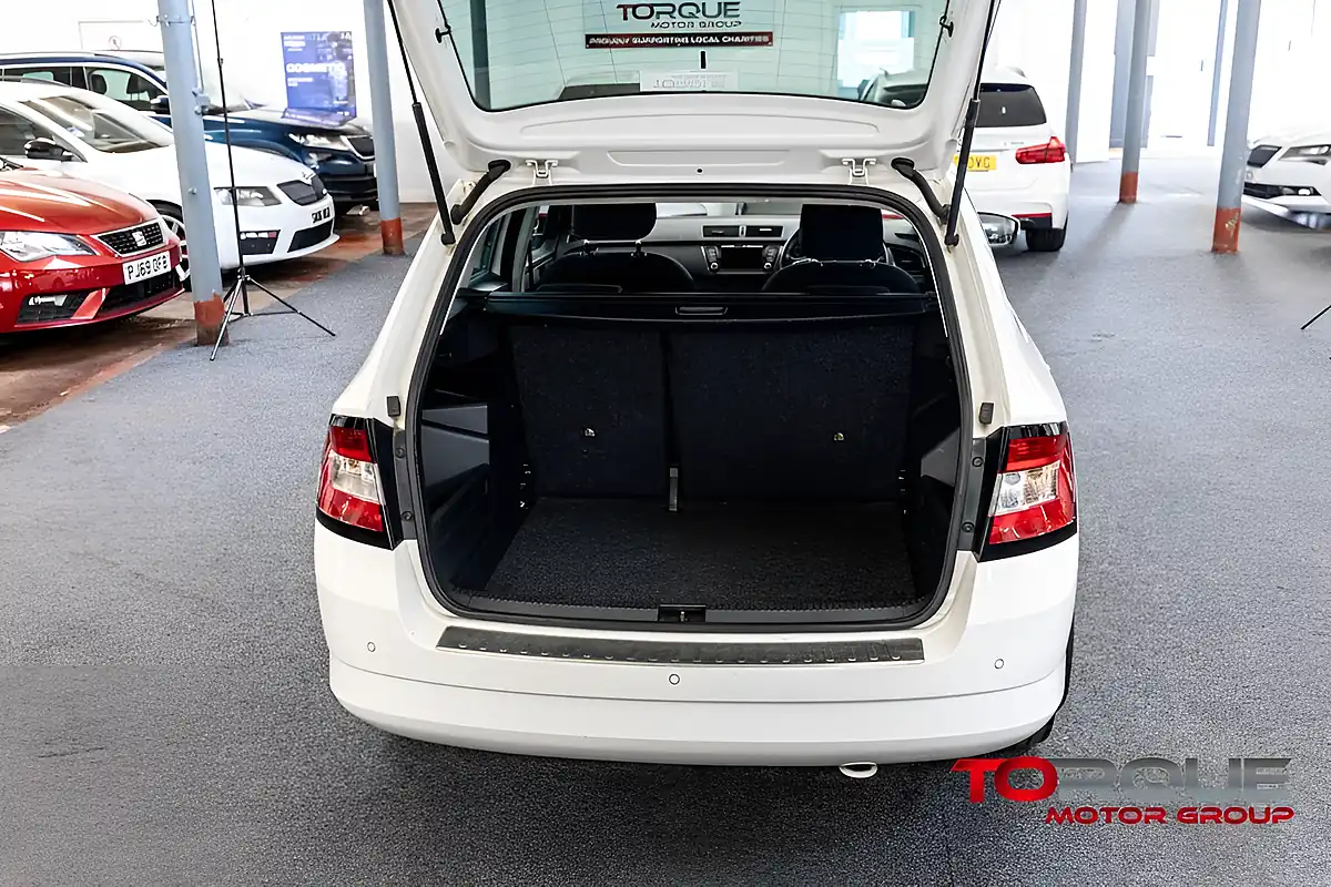 Used 2015 Skoda Fabia Se L White - Interior and Exterior details 20