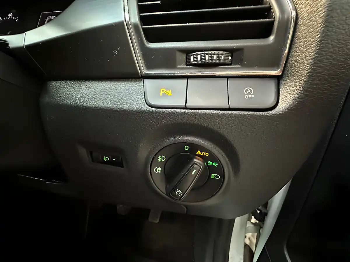Used 2015 Skoda Fabia Se L White - Interior and Exterior details 18