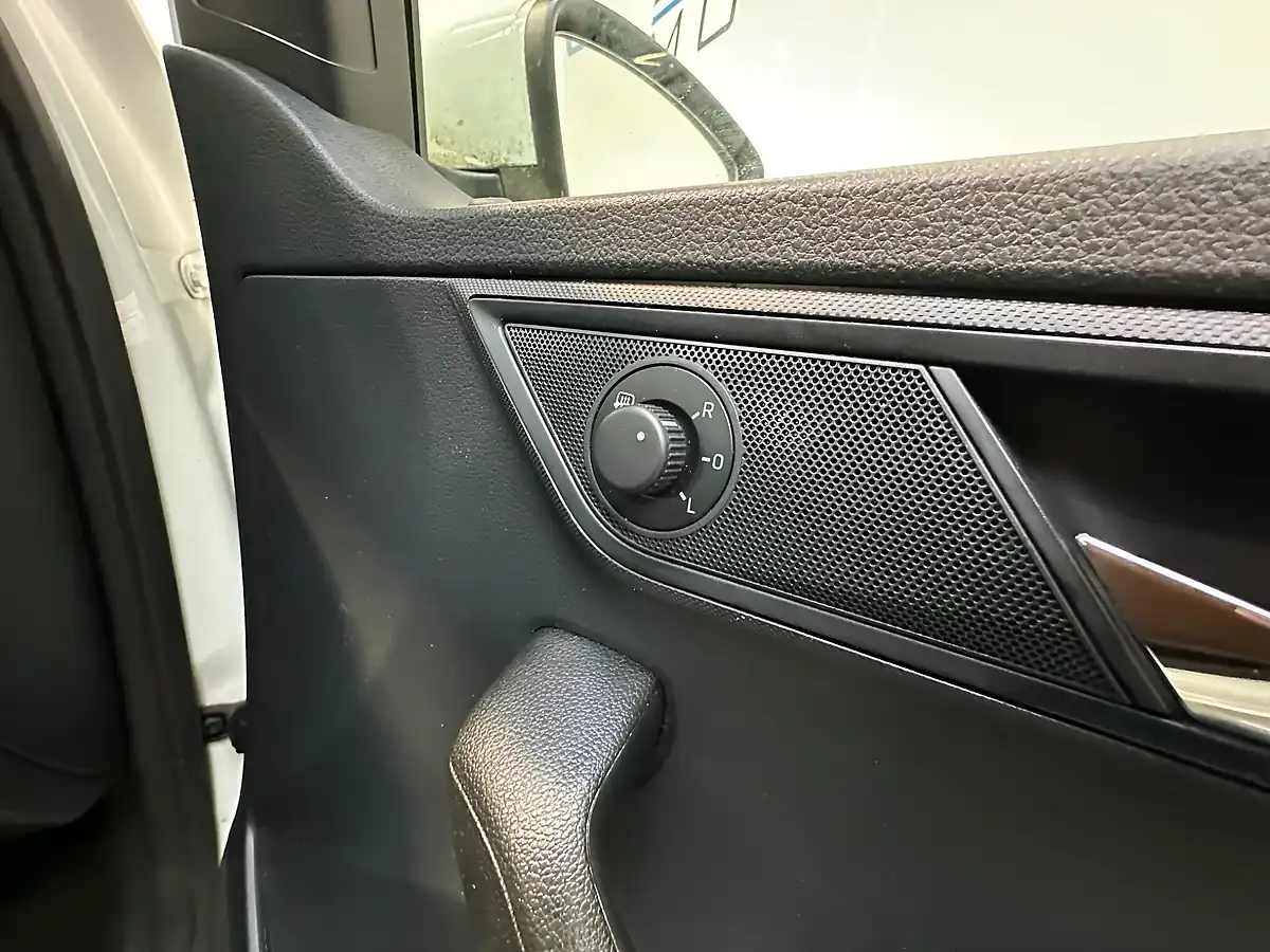 Used 2015 Skoda Fabia Se L White - Interior and Exterior details 19