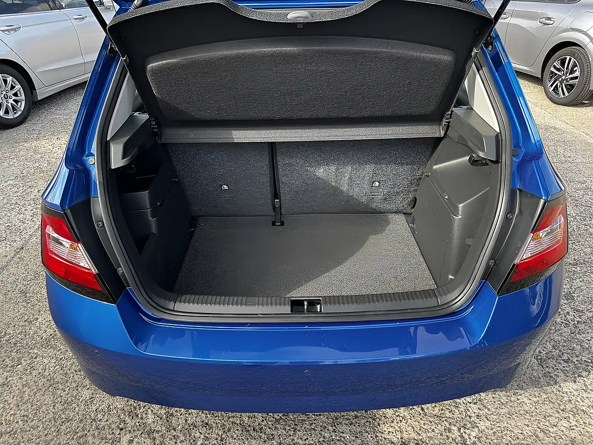 Used 2015 Skoda Fabia Se Race Blue Met - Interior and Exterior details 19