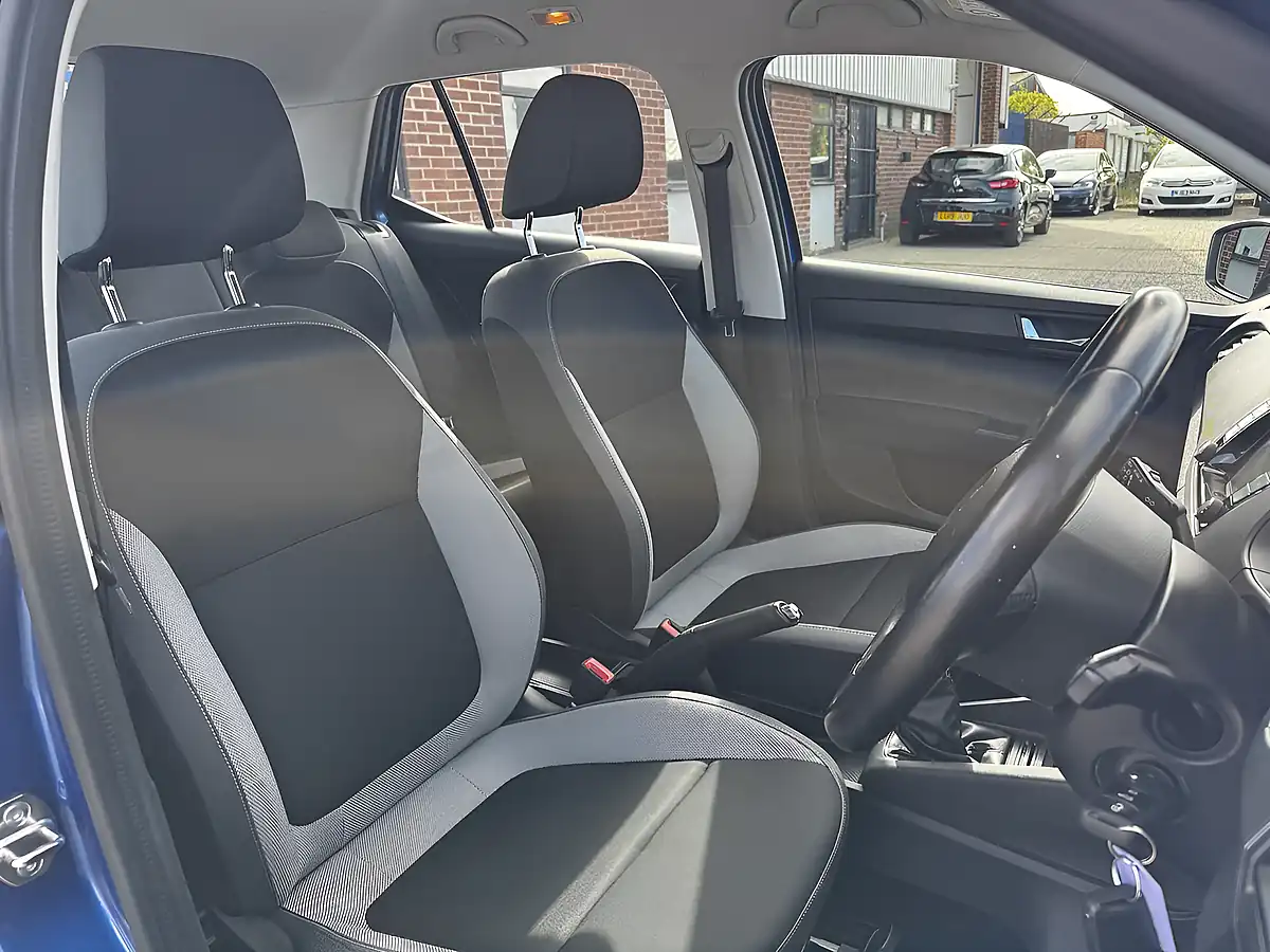 Used 2015 Skoda Fabia Se Race Blue Met - Interior and Exterior details 3