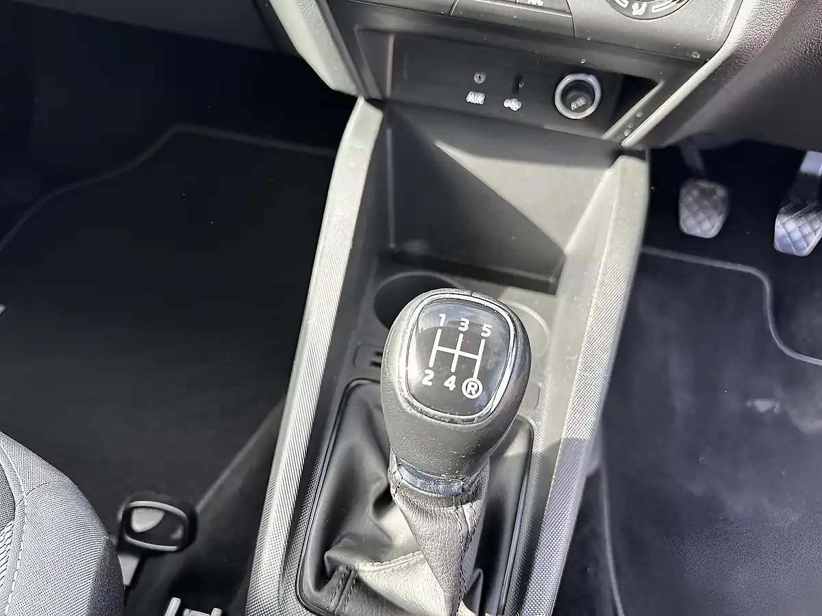 Used 2015 Skoda Fabia Se Race Blue Met - Interior and Exterior details 9