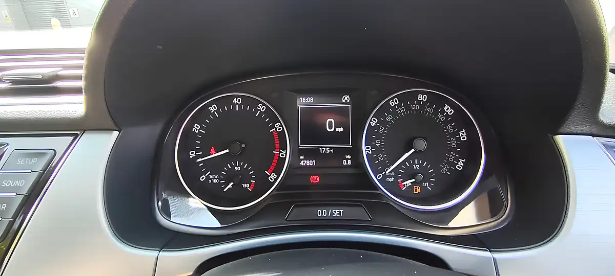 Used 2015 Skoda Fabia Se Red - Interior and Exterior details 15