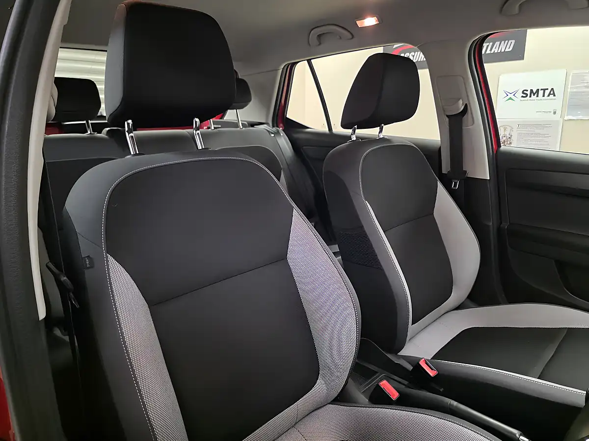 Used 2015 Skoda Fabia Se Red - Interior and Exterior details 7