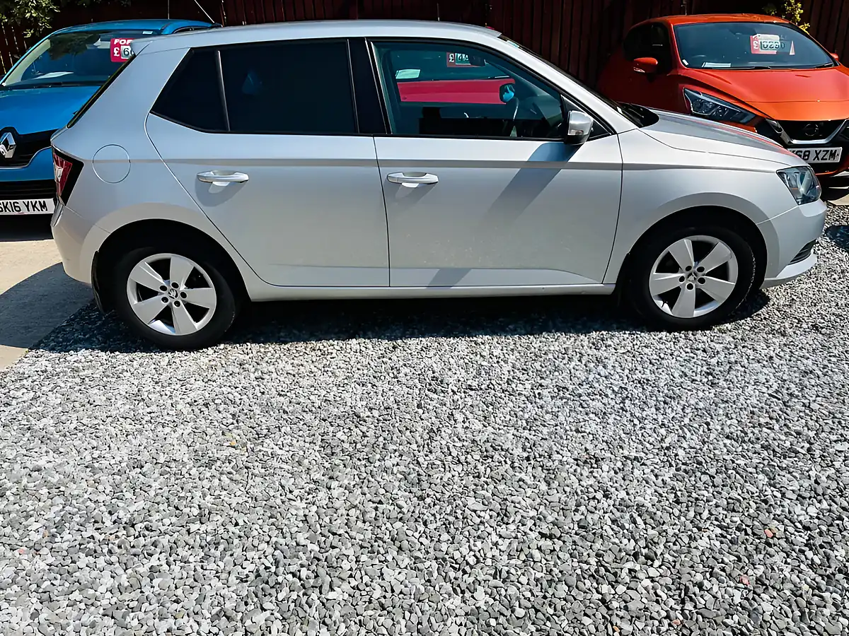 Used 2015 Skoda Fabia Se Silver - Interior and Exterior details 10