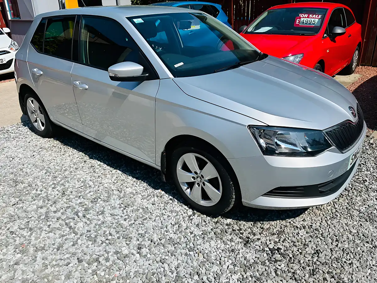 Used 2015 Skoda Fabia Se Silver - Interior and Exterior details 11