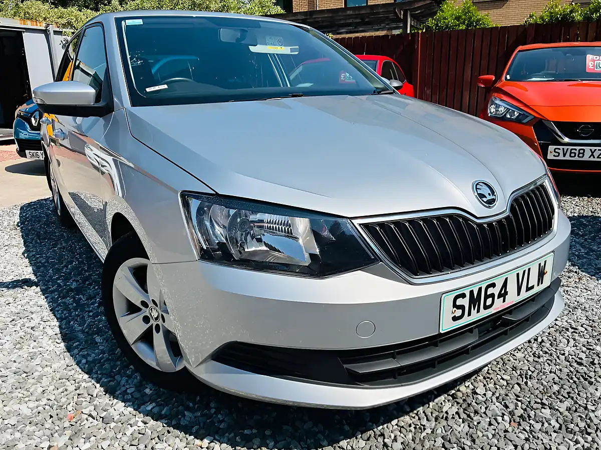Used 2015 Skoda Fabia Se Silver - Interior and Exterior details 12