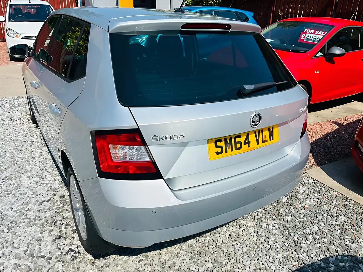 Used 2015 Skoda Fabia Se Silver - Interior and Exterior details 13