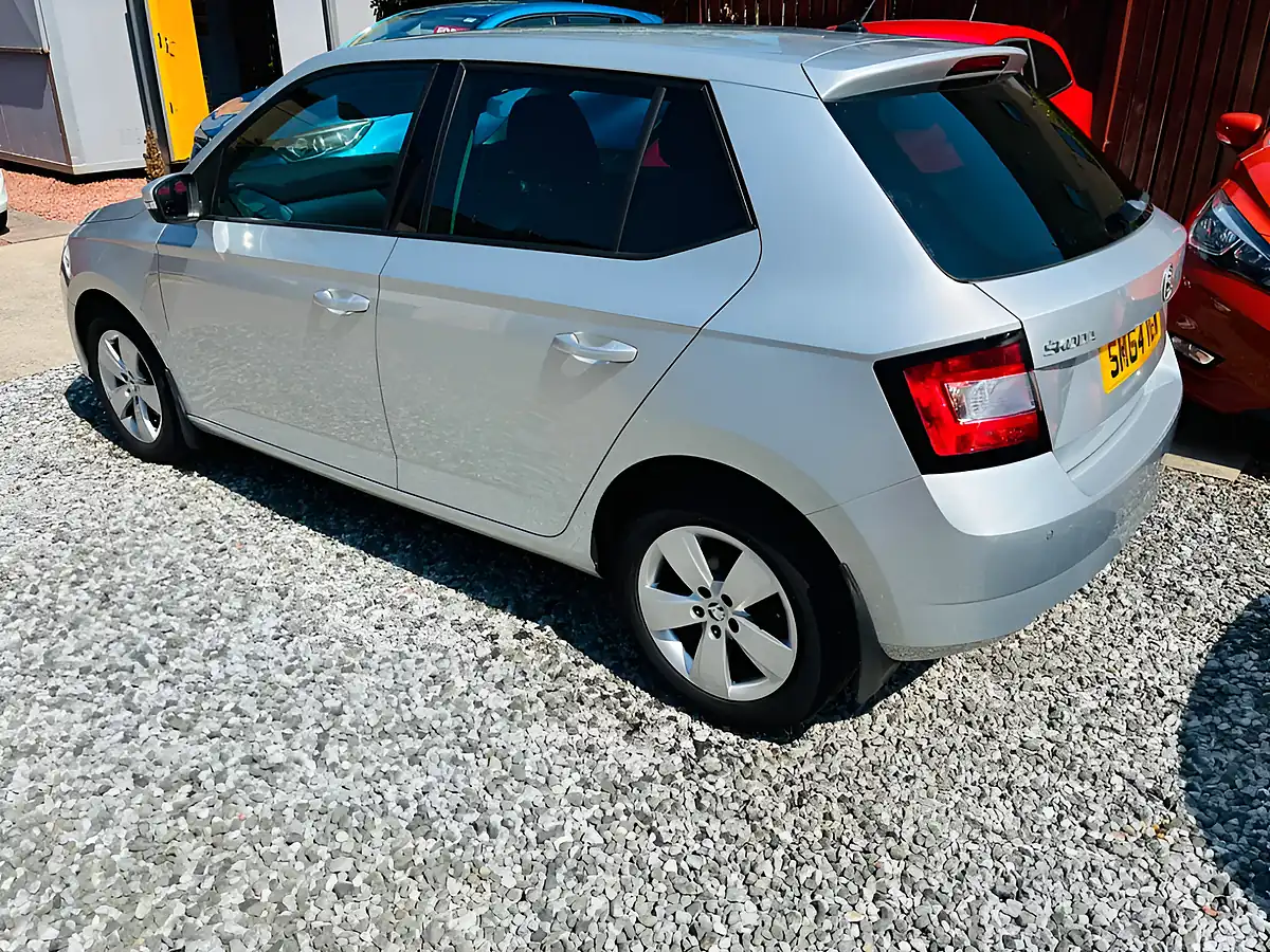 Used 2015 Skoda Fabia Se Silver - Interior and Exterior details 14
