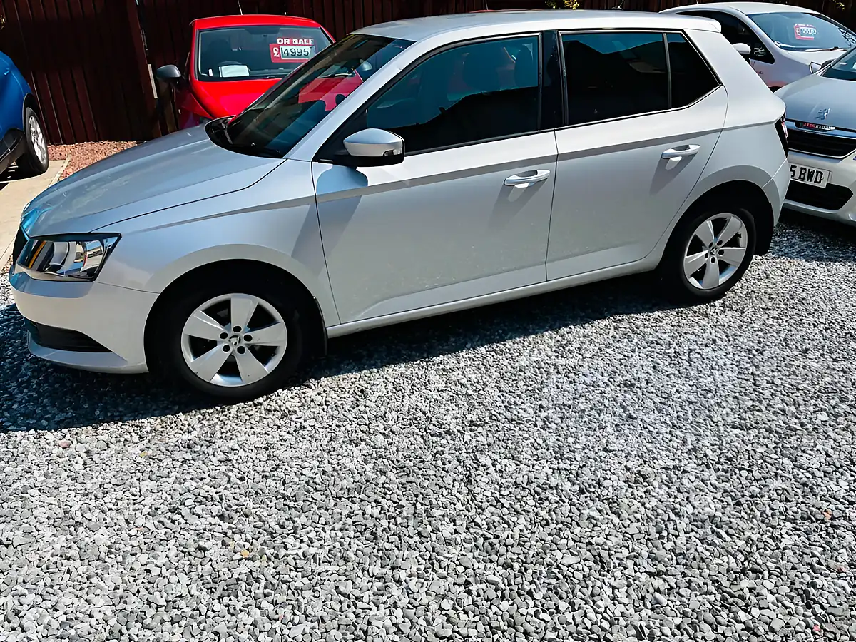 Used 2015 Skoda Fabia Se Silver - Interior and Exterior details 16