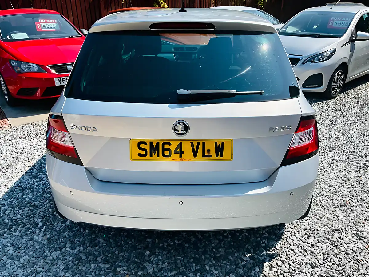 Used 2015 Skoda Fabia Se Silver - Interior and Exterior details 4