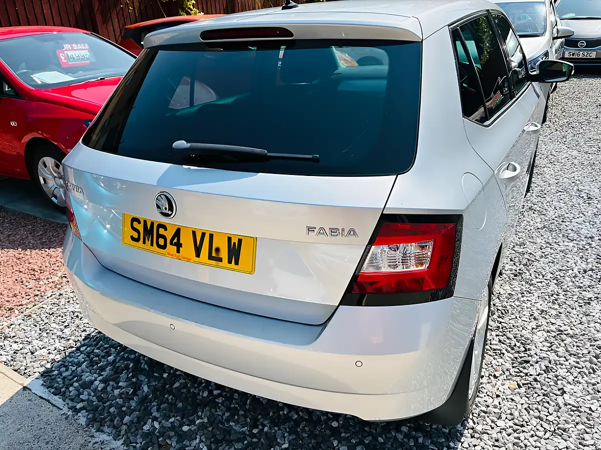 Used 2015 Skoda Fabia Se Silver - Interior and Exterior details 6