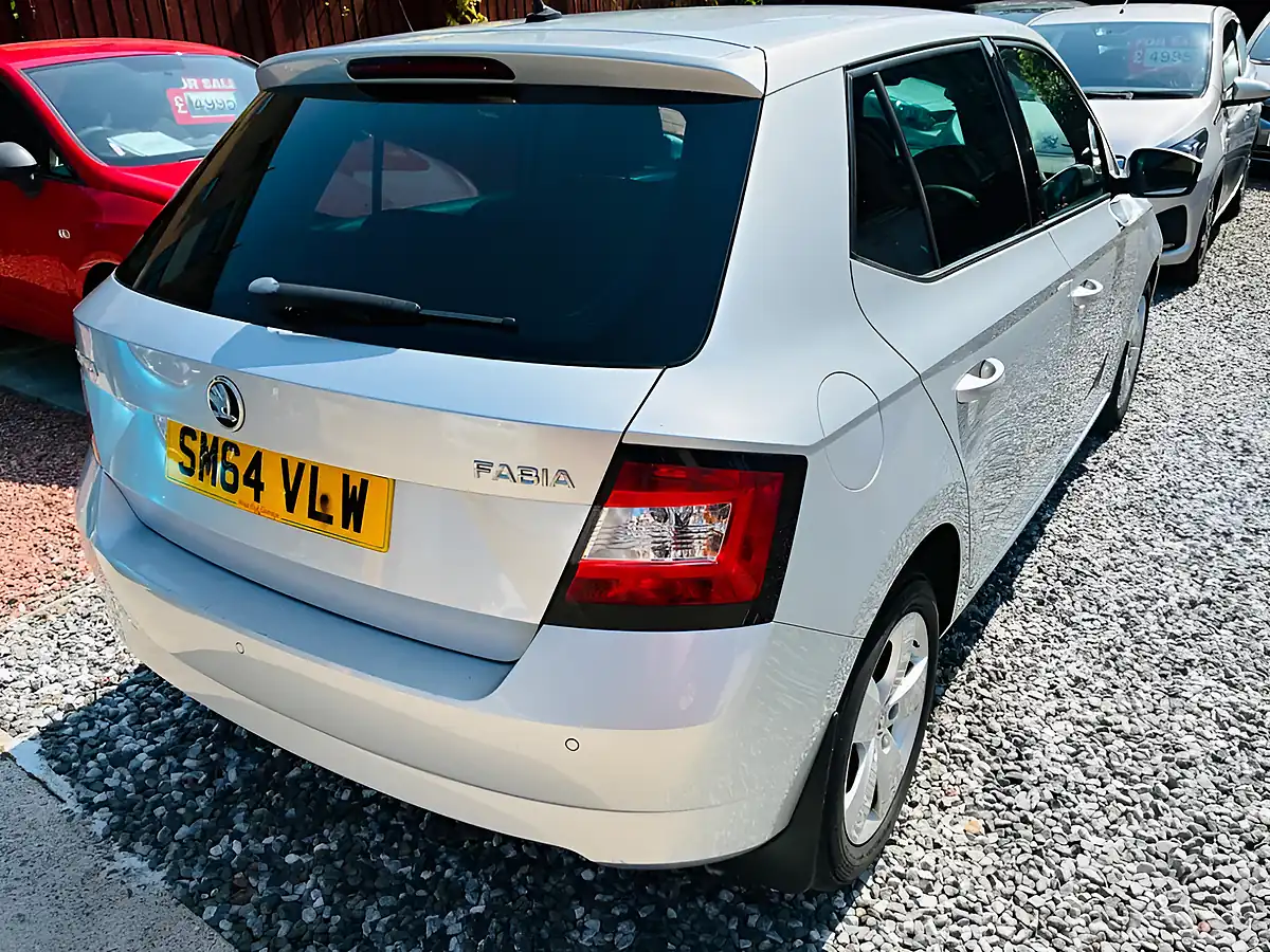 Used 2015 Skoda Fabia Se Silver - Interior and Exterior details 7