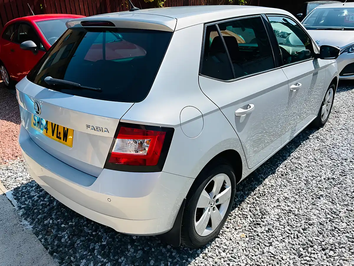 Used 2015 Skoda Fabia Se Silver - Interior and Exterior details 8