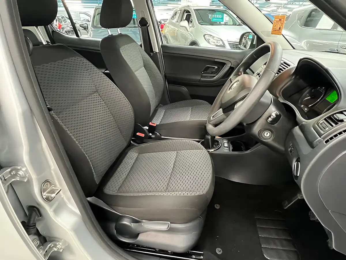 Used 2015 Skoda Fabia Se Silver - Interior and Exterior details 10