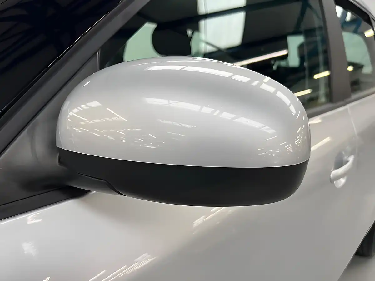 Used 2015 Skoda Fabia Se Silver - Interior and Exterior details 14