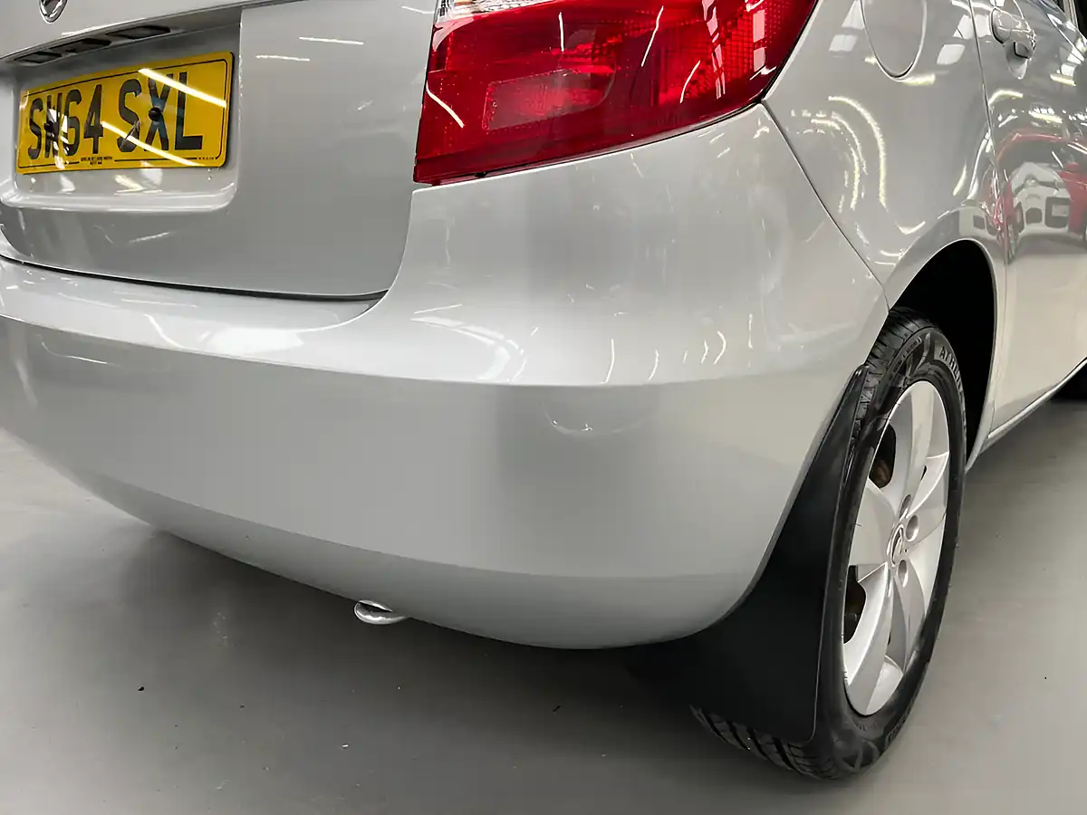 Used 2015 Skoda Fabia Se Silver - Interior and Exterior details 16