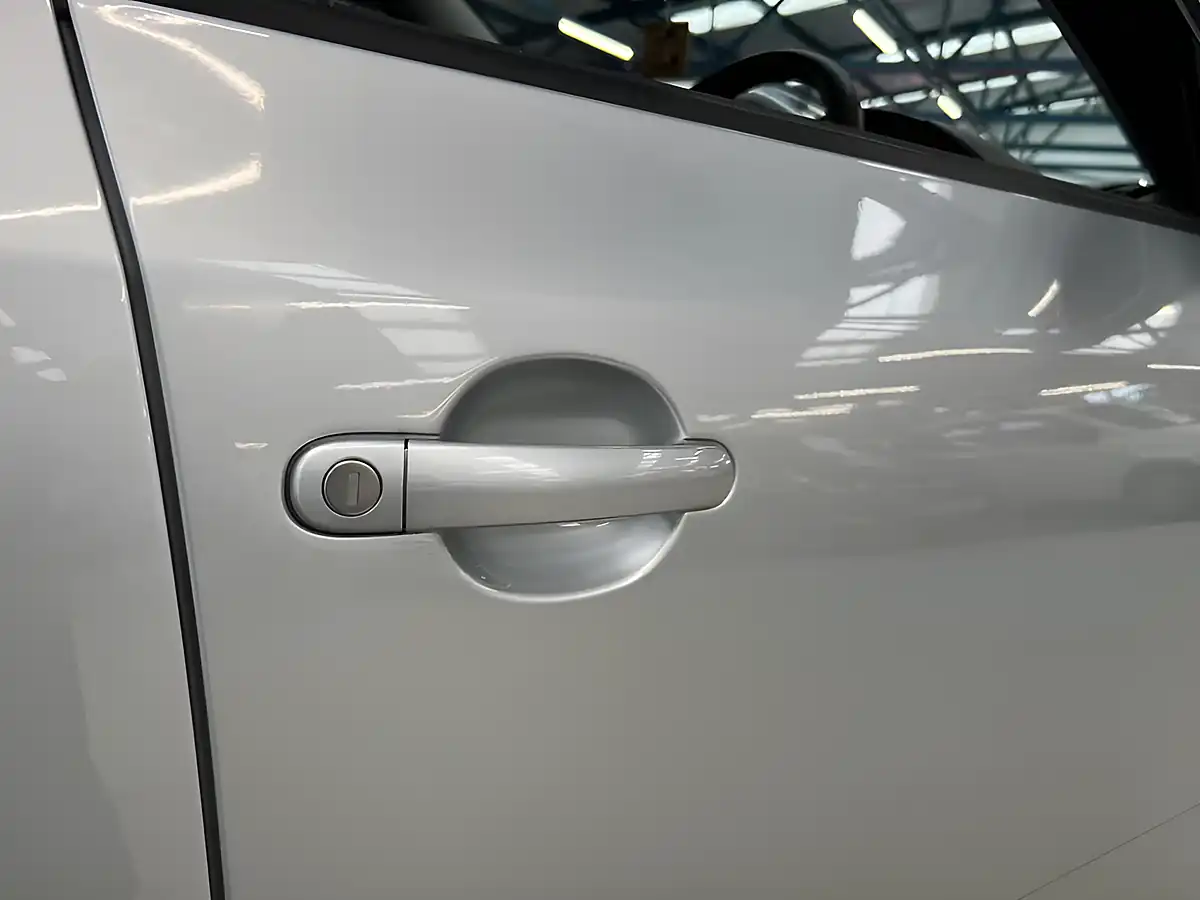 Used 2015 Skoda Fabia Se Silver - Interior and Exterior details 18