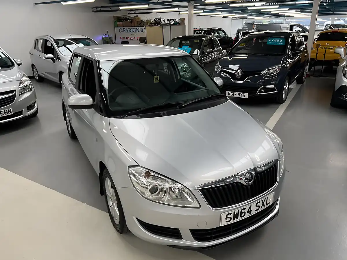 Used 2015 Skoda Fabia Se Silver - Interior and Exterior details 20