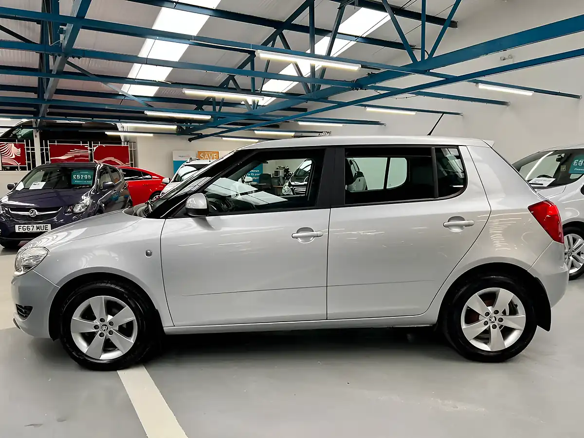 Used 2015 Skoda Fabia Se Silver - Interior and Exterior details 3