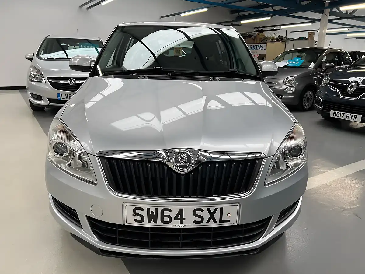 Used 2015 Skoda Fabia Se Silver - Interior and Exterior details 6