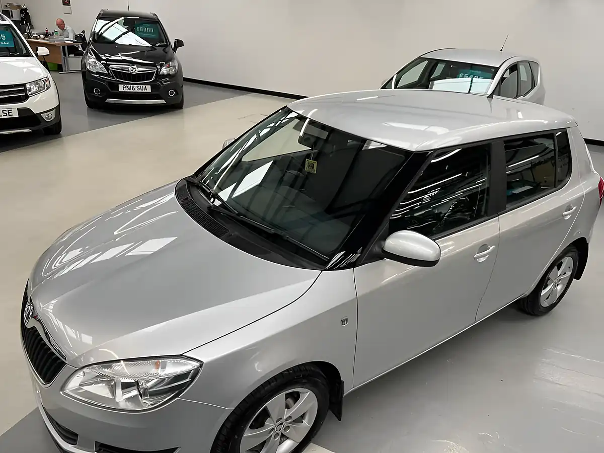 Used 2015 Skoda Fabia Se Silver - Interior and Exterior details 7
