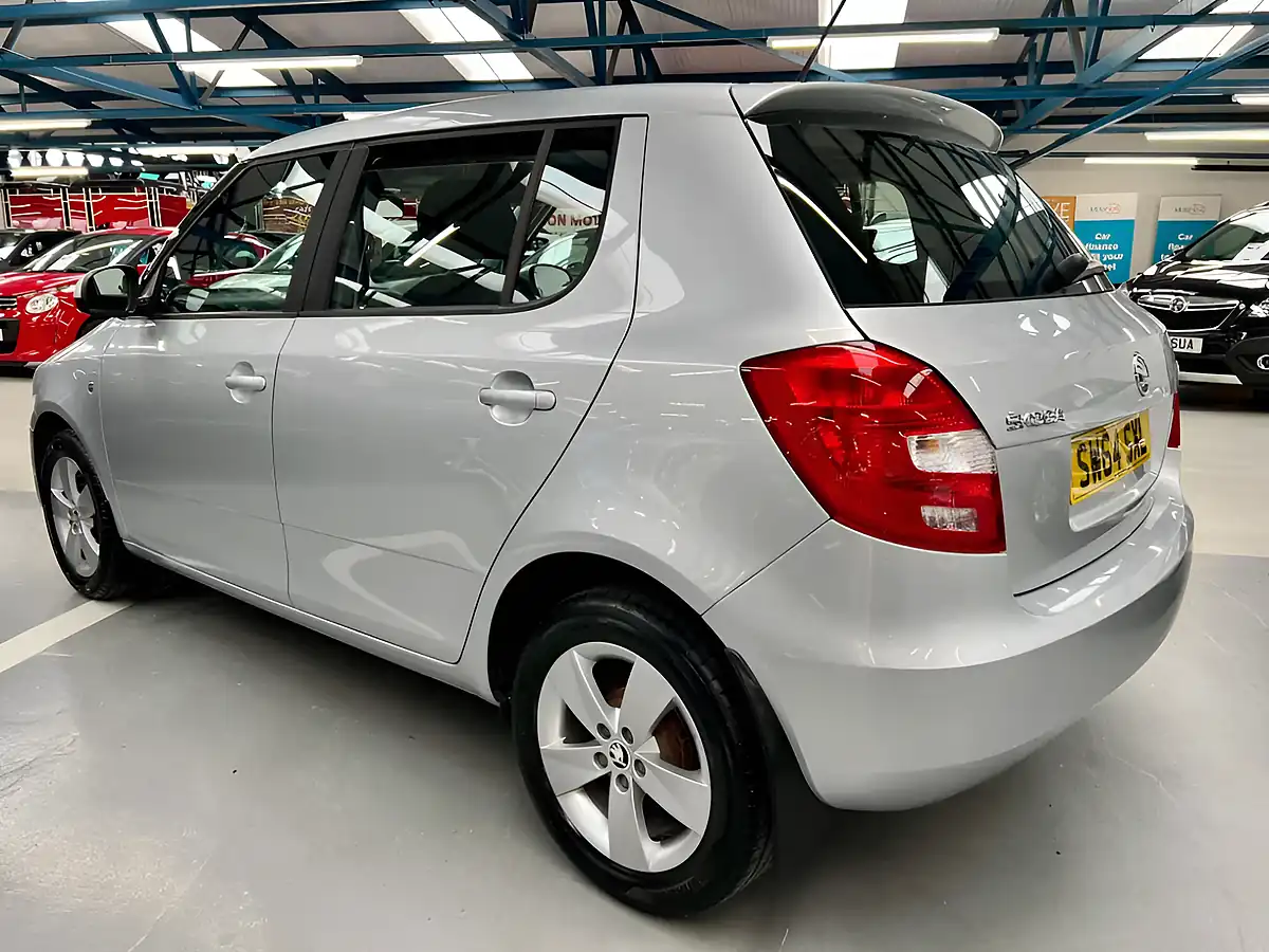 Used 2015 Skoda Fabia Se Silver - Interior and Exterior details 8