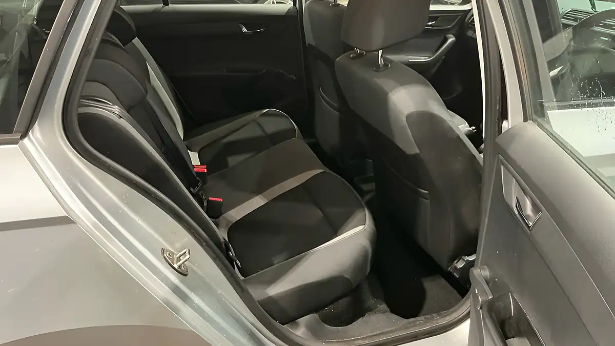 Used 2015 Skoda Fabia Se Silver - Interior and Exterior details 10