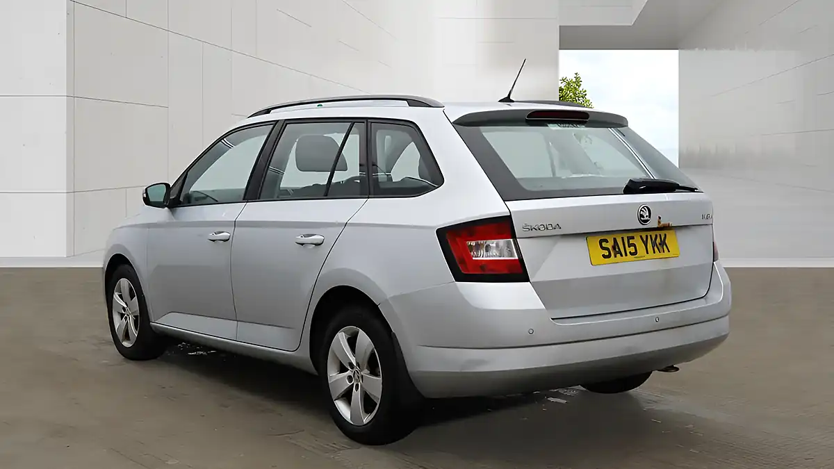 Used 2015 Skoda Fabia Se Silver - Interior and Exterior details 3