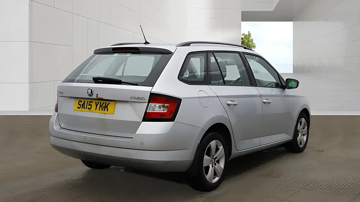 Used 2015 Skoda Fabia Se Silver - Interior and Exterior details 4