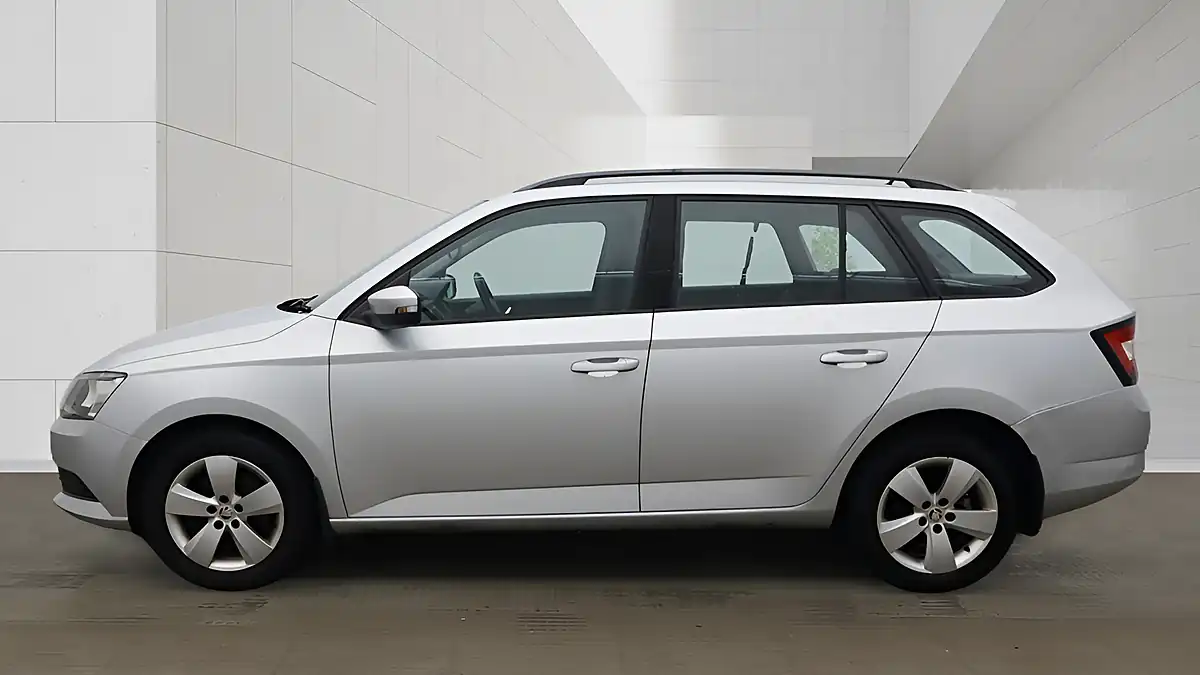 Used 2015 Skoda Fabia Se Silver - Interior and Exterior details 6