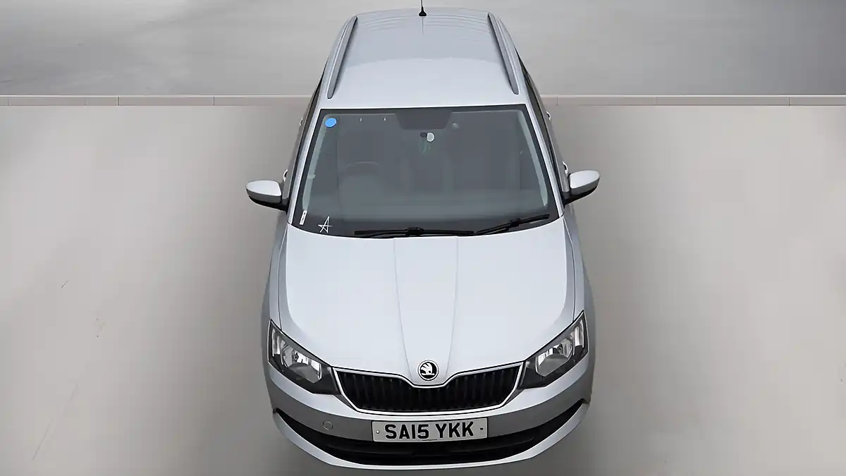 Used 2015 Skoda Fabia Se Silver - Interior and Exterior details 7