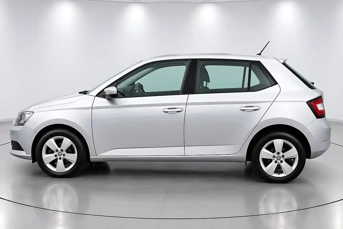 Used 2015 Skoda Fabia Se Silver - Interior and Exterior details 10