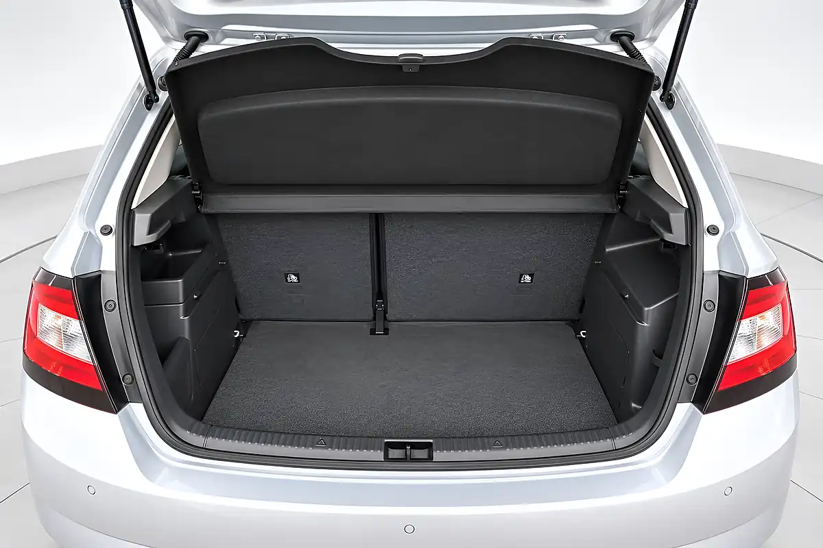 Used 2015 Skoda Fabia Se Silver - Interior and Exterior details 11