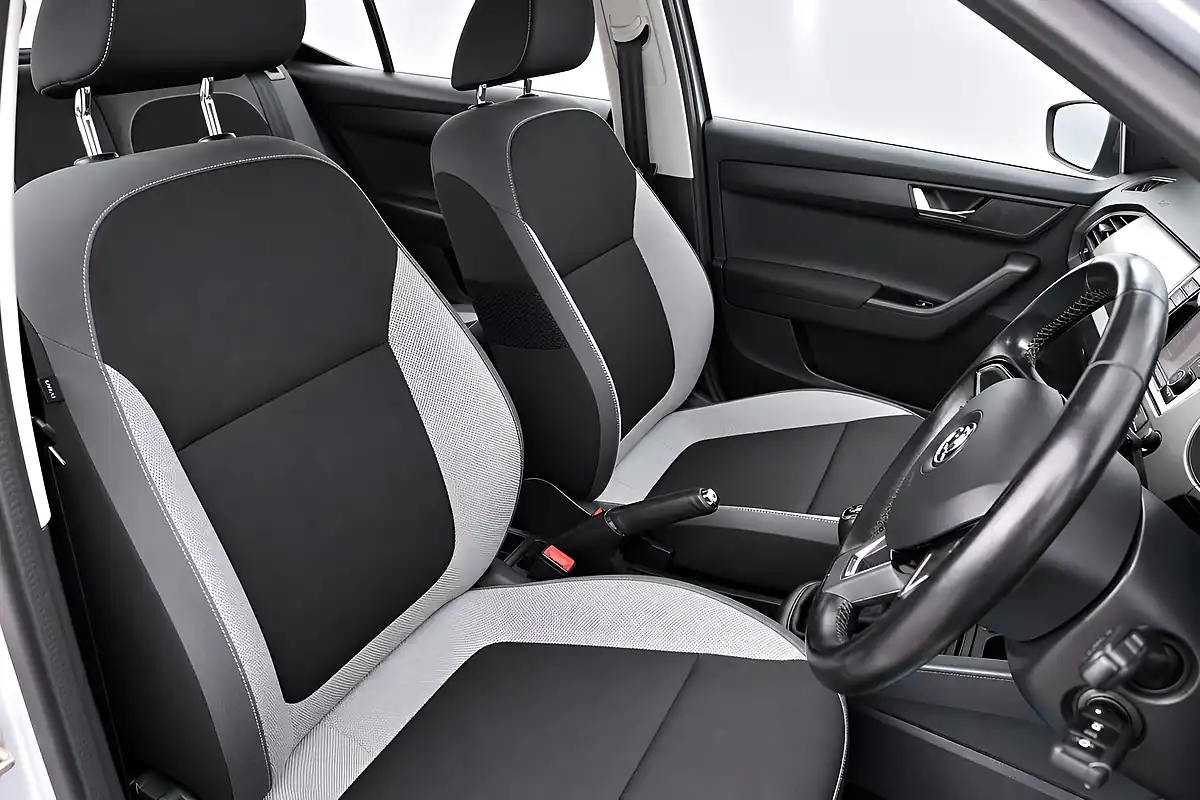 Used 2015 Skoda Fabia Se Silver - Interior and Exterior details 17