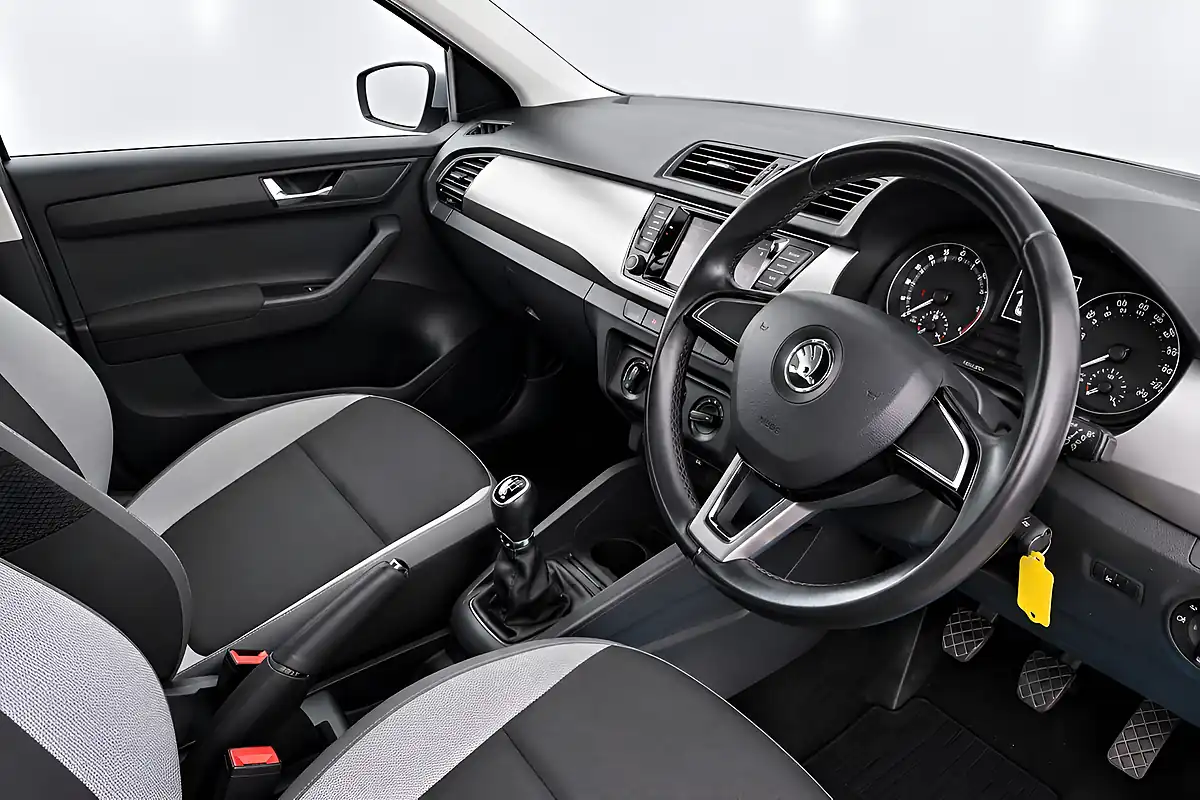 Used 2015 Skoda Fabia Se Silver - Interior and Exterior details 19