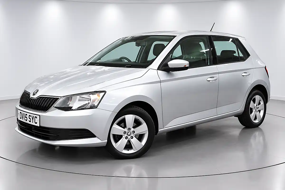 Used 2015 Skoda Fabia Se Silver - Interior and Exterior details 6