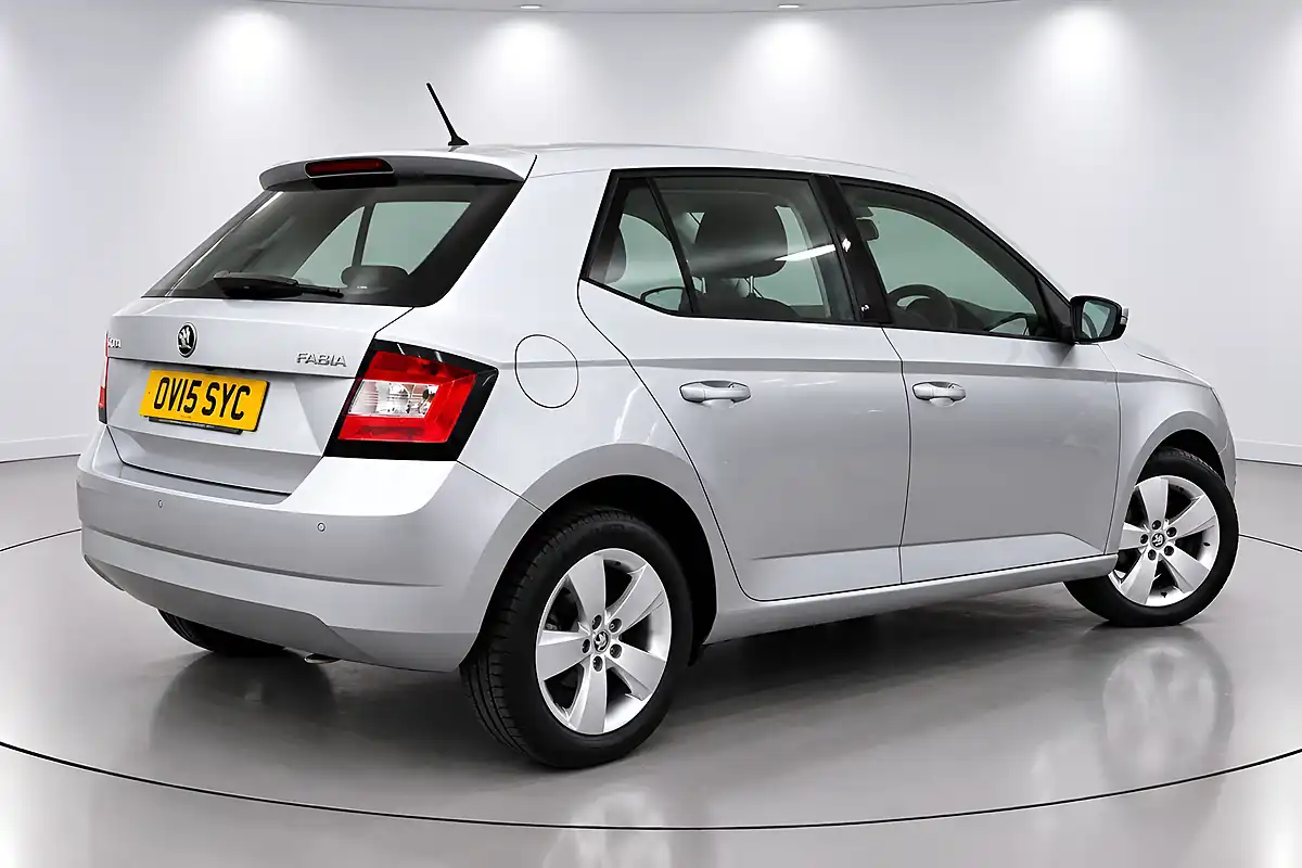 Used 2015 Skoda Fabia Se Silver - Interior and Exterior details 8