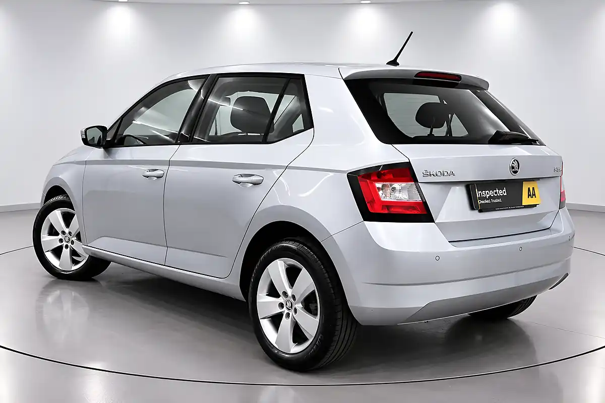 Used 2015 Skoda Fabia Se Silver - Interior and Exterior details 9
