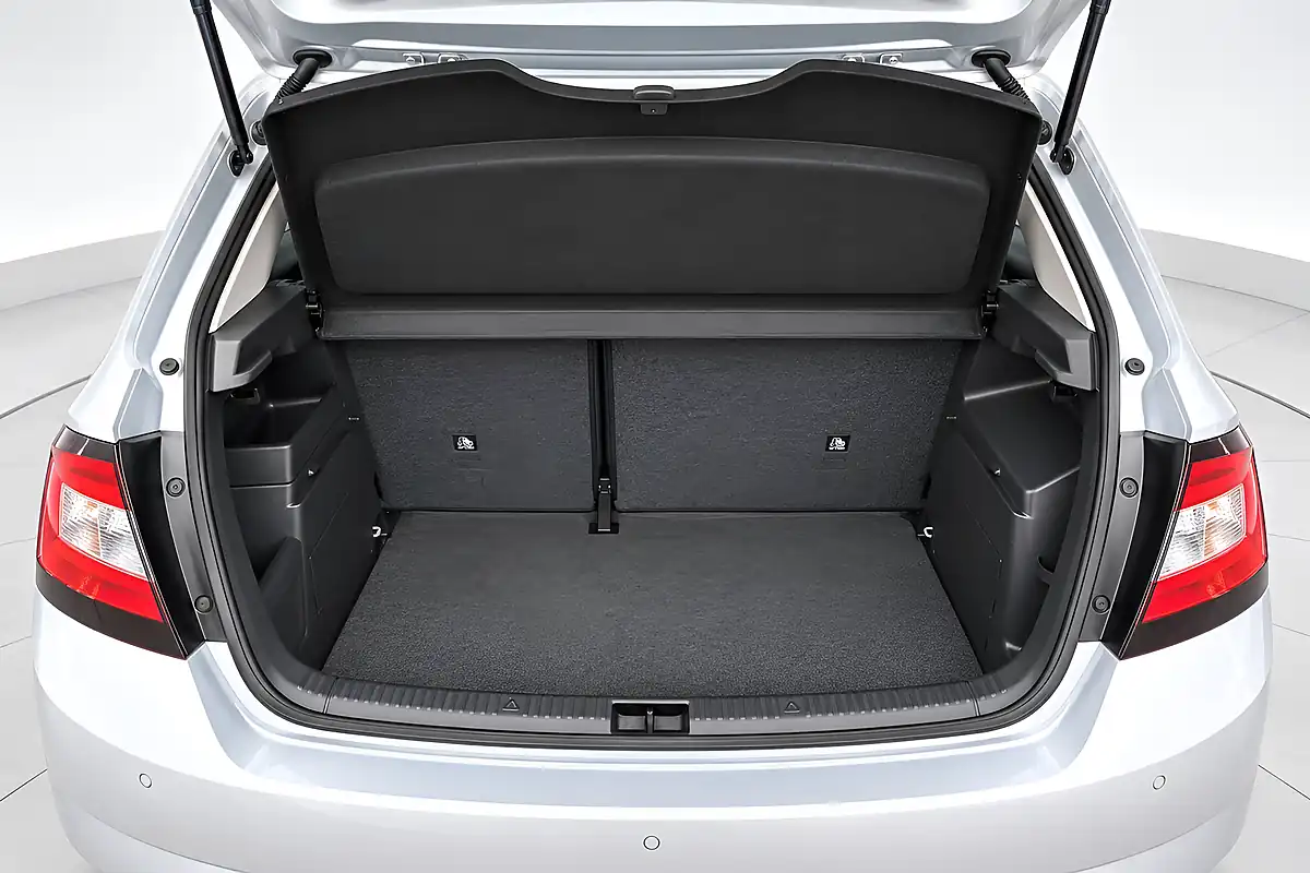 Used 2015 Skoda Fabia Se Silver - Interior and Exterior details 11